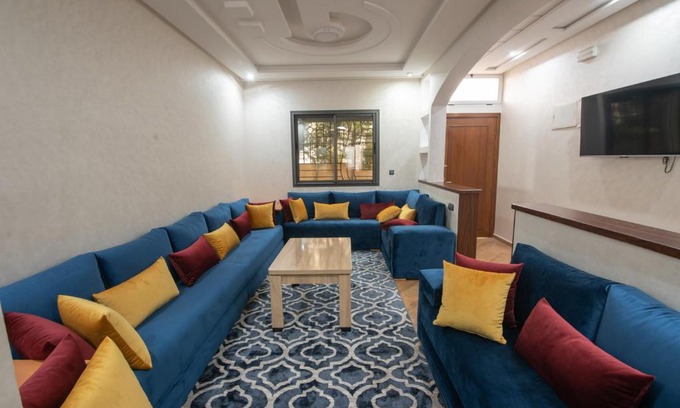 Haut Founty Apartment | Adam's Apartments,Self CheckIn 6 Mins to Beach Downtown Fiber Optic WiFi Free Parking Same Rules as Hotels
