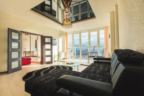 Dzerzhyns'kyi District Apartment | Admiral