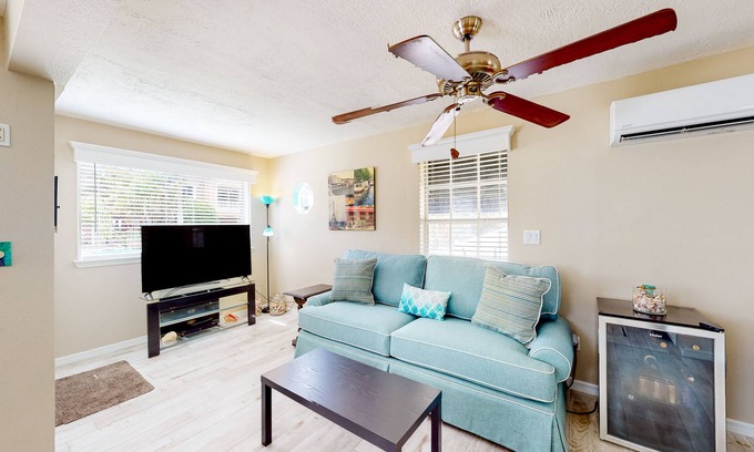 Sunset Beach Cottage | Adorable cottage near the beach with fast WiFi, full kitchen, & shared yard