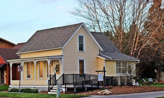 Pella House | Adorable Little Yellow House, Prime Location! Downtown Pella, IA