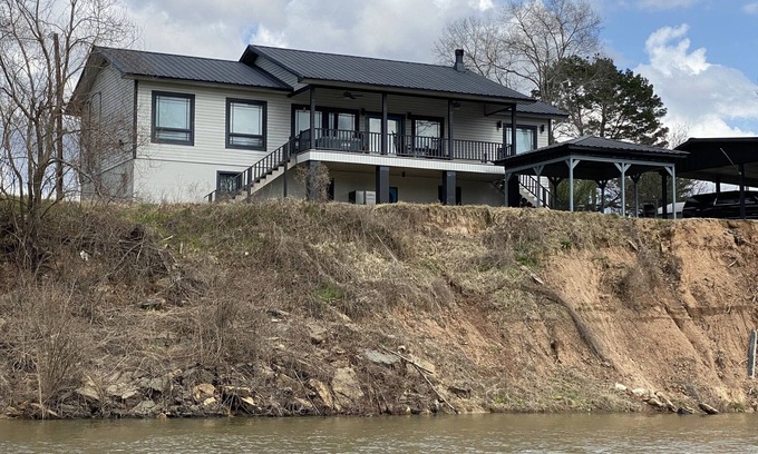 Fairbanks House | Adorable rustic home on Darbonne Bayou