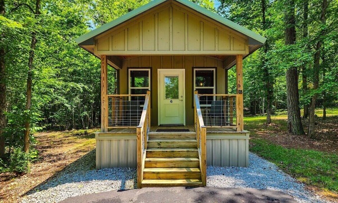 Guntersville Apartment | Adorable Tiny House Cabin- Lake Guntersville