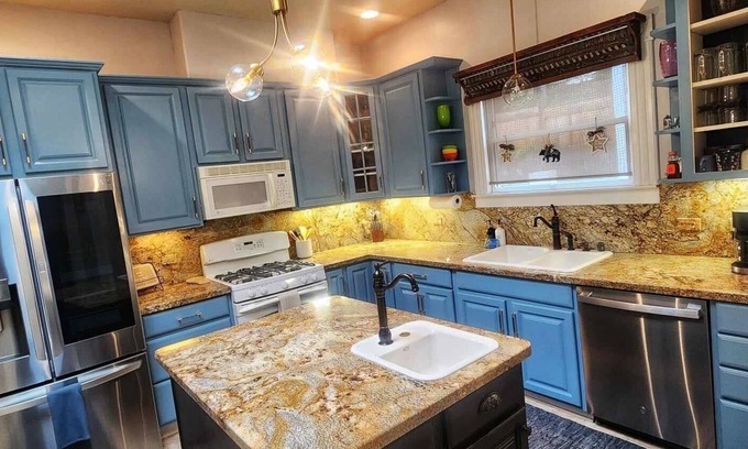 Grass Valley House | Adorable Victorian-style retreat downtown Grass Valley! Garage parking/backyard.