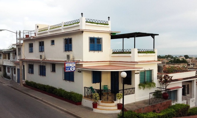 Manzanillo House | Adrian & Tonia