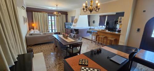 Archangelos House | Afentika Grand Flat