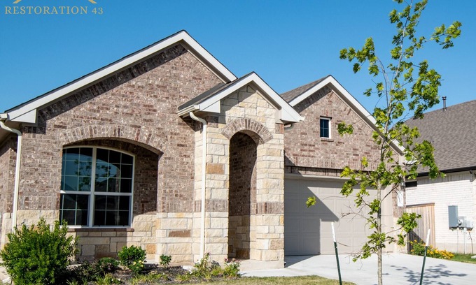 Manor House | Affordable Attractive Home Mins from Austin + Q2 Stadium