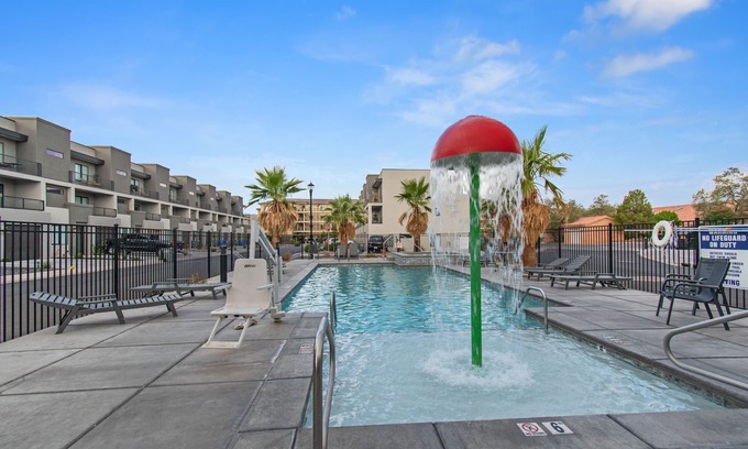 St. George House | Affordable luxury at The Vue. Heated pool, hot tub, pickle ball
