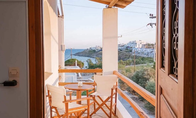 Megas Gialos Bed & Breakfast | Agnadi Syros Beachfront Studios & Rooms