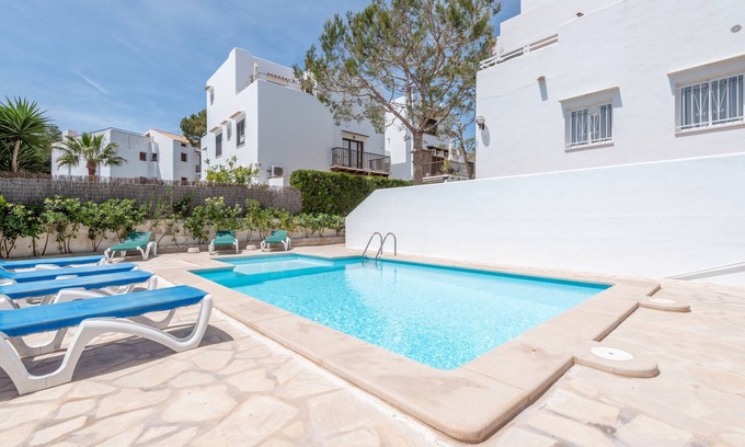 Cala Ferrera Apartment | Air-Conditioned Apartment with Pool, Wi-Fi, Balcony and Close to the Beach