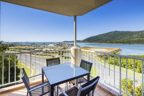 Airlie Beach Apartment | ☆Airliedise☆NO hills☆Kitchen☆5min walk 2 Ferry terminal☆WiFi☆Netflix