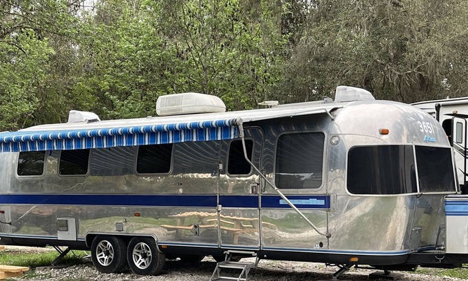 Satsuma House | Airstream Excella - Vintage RV