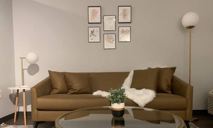 Des Moines Apartment | Airy 1BD/1BA + City Views - Downtown Des Moines