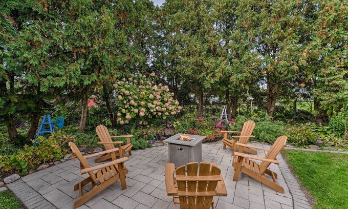 Lake Mills Cottage | Airy Cottage Close to Rock Lake w/Fire Pit!