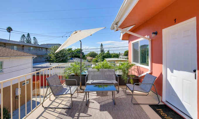 Zaferia Condo | Airy Long Beach Condo Rental: 2 Mi to Ocean!