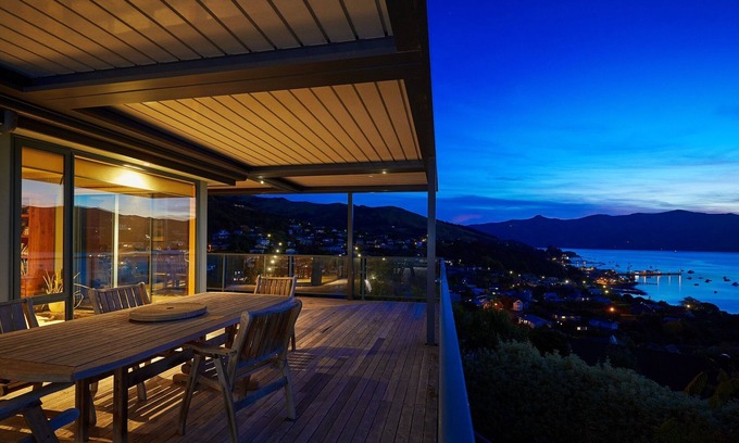 Akaroa House | Akaroa Holiday Home. Spacious, sunny, harbour views and close to town. Sleeps 8