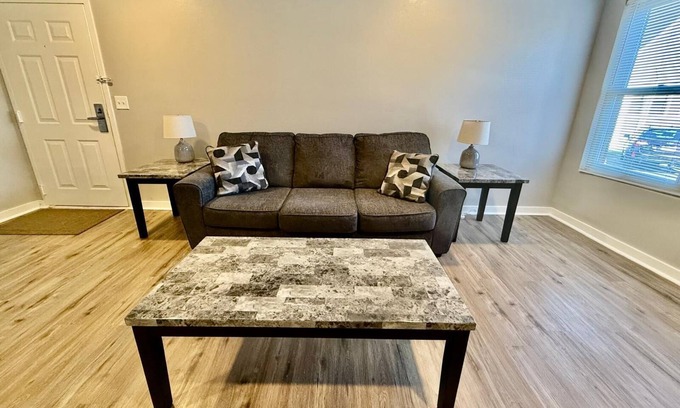 South Central Omaha Apartment | Aksarben View Gem-Near UNO