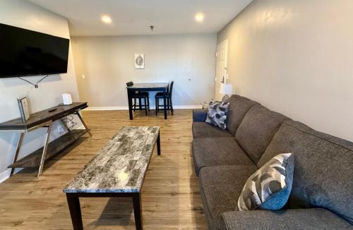 South Central Omaha Apartment | Aksarben View Gem-Near UNO
