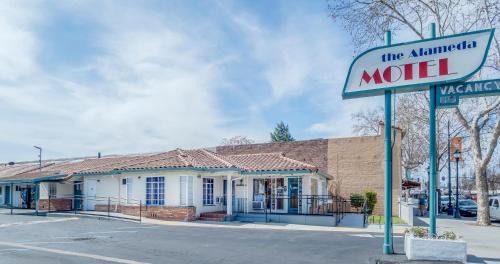 St. Leo's Hotel | Alameda Motel San Jose