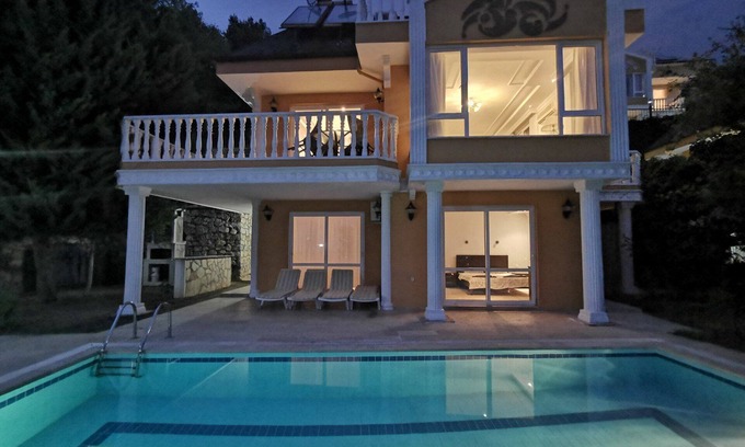 Bektas Villa | Alanya Castle View from a Pool @ 8BR Villa W/ Pool, Alanya Villa 1039