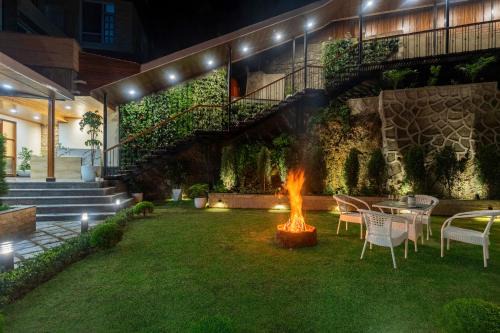 Shimla Apartment | Alaya Stays 6 BHK With Garden - Evaara Woods Hilltop