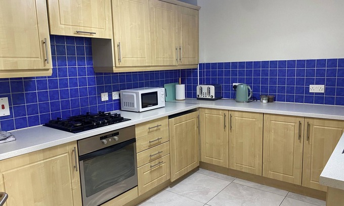 Cathedral Quarter Apartment | Albert Clock/Customs House Square. 2 Bed, Parking.