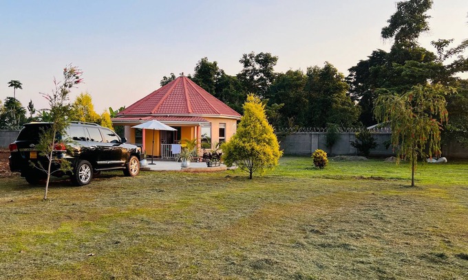 Northern Region Cottage | Alberto Gardens - Two bedroom cottage in private grounds & free parking