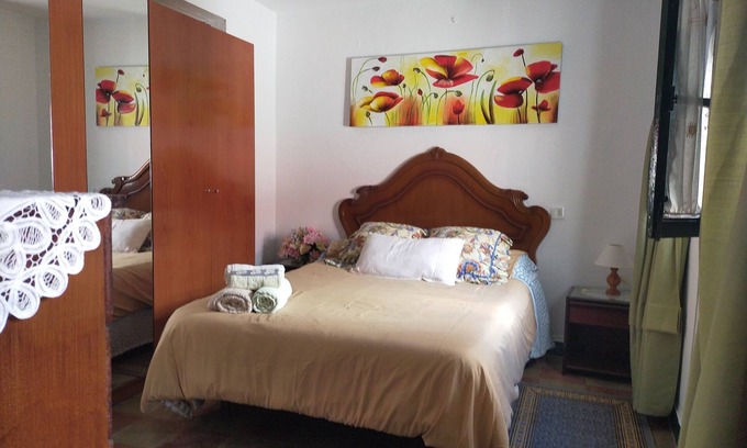 Alcala Del Rio House | Alborada Dos, tranquility near the city