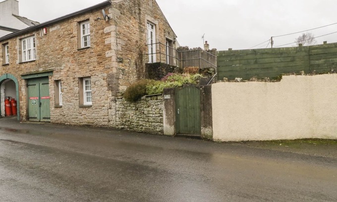 Ireby Cottage | ALE COTTAGE, pet friendly, character holiday cottage in Ireby