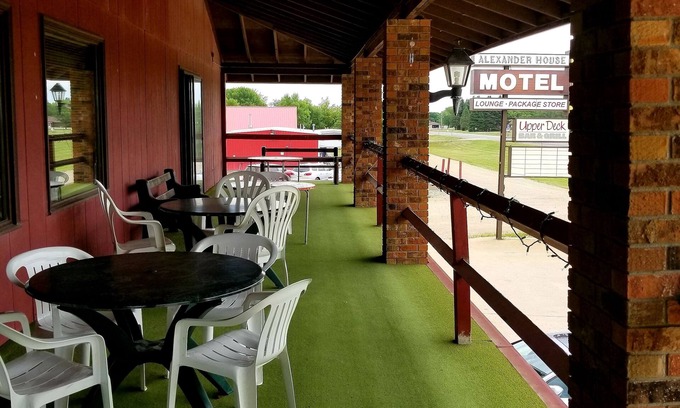 Park River Hotel | Alexander House Motel