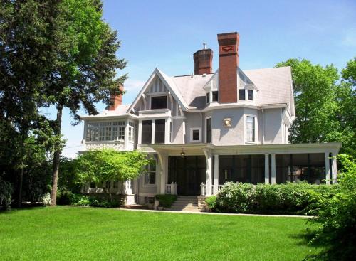Winona Bed & Breakfast | Alexander Mansion Bed & Breakfast