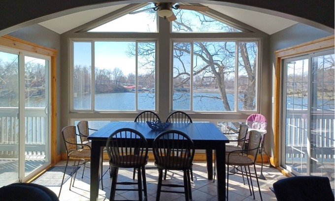 Monticello House | Alexander’s Landing Penthouse - Lakefront, Balcony, and Room to Relax