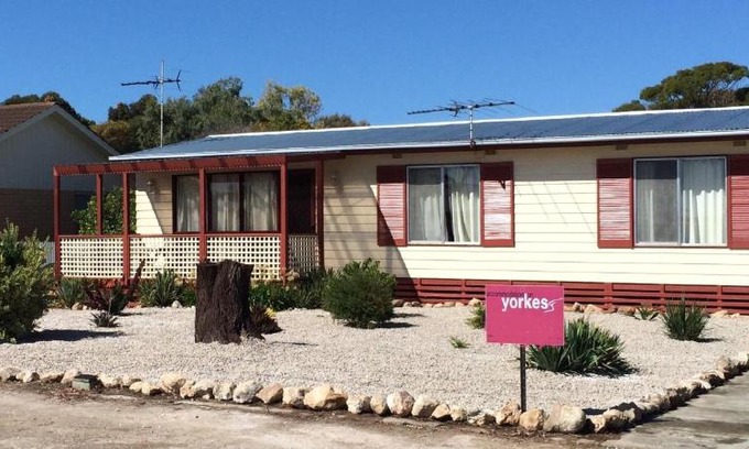 Melville House | All Decked Out in Edithburgh