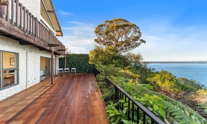 Taupo House | All Decked Out on the Lake