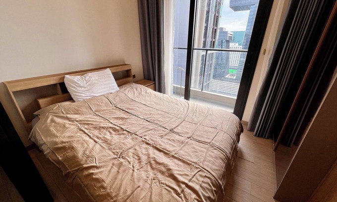 Rama 9 Apartment | All-Inclusive High Floor Studio w/Balcony, Pool & Gym, MRT 200m Away