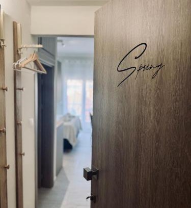 Xanthi Apartment | All Season - Spring Room