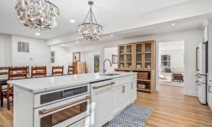 Wardour House | All Star Annapolis Retreat - Walk to Stadium