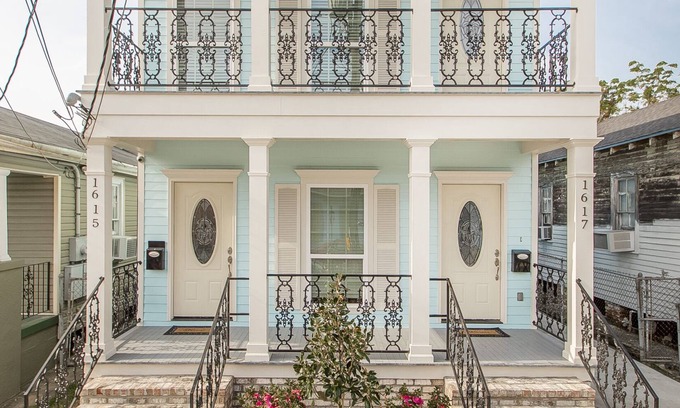 Seventh Ward House | All that NOLA has to offer/Close to it all 3bdrm/3 bath ensuites