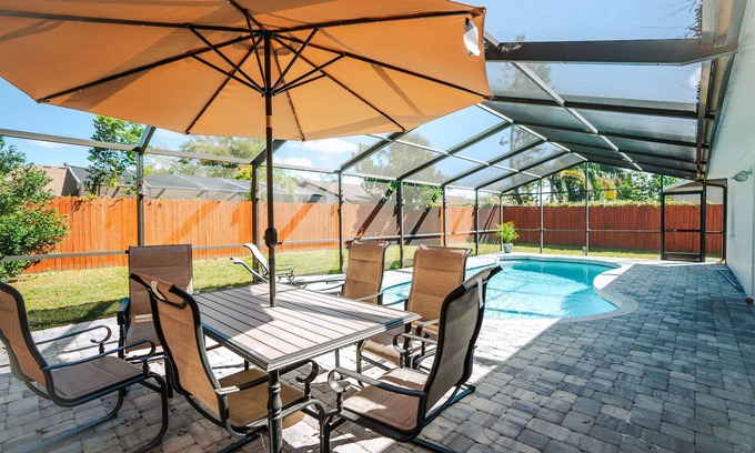 Lake Sarasota House | All you need to feel right at home while away from home! office/pet friendly