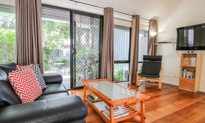 Bright Villa | ALLAMBIE COTTAGES - VILLA 2: Bright