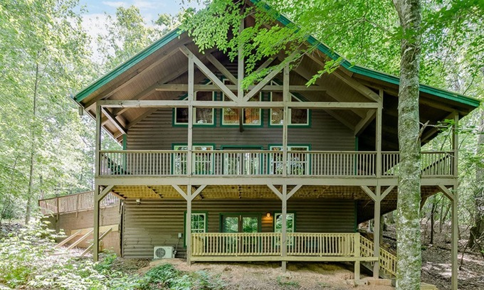 Helen Cabin | Allure Cabin – Family-Friendly Escape w/Fire Pit, Creek & Near Helen!