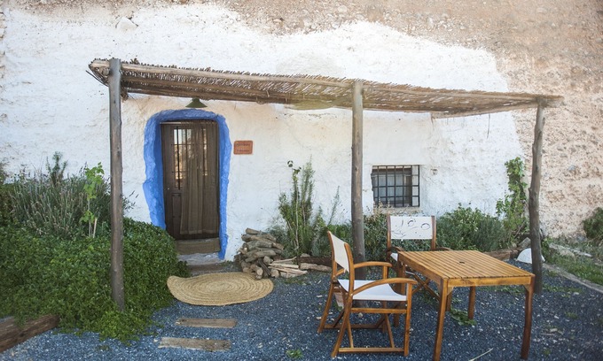 Los Balcones Cottage | Almendro Cave in Balcones de Piedad Complex, Guadix. Pomegranate. For 4 people.