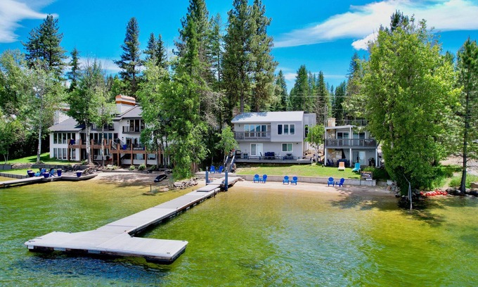 McCall House | Almost Heaven-Lakefront-Shared dock w/Annie's Place-Rent both for a 6-room getaway for large groups!