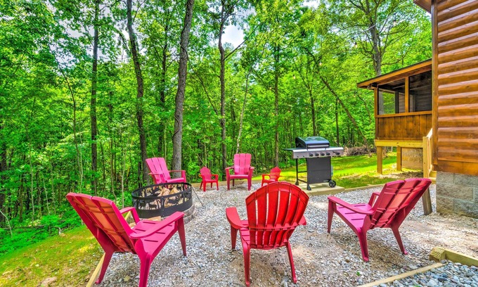 Lindseyville Cabin | 'Almost Heaven Too' 50-Acre Escape w/Pond!