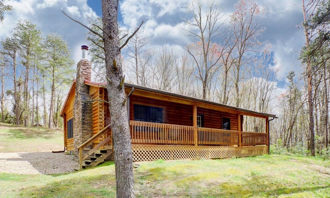 Logan Cabin | Almost Hiking - close to downtown attractions and a short drive to hiking