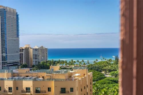 Waikiki Apartment | Aloha Seaside Vacations 4 Star Wyndham Resort 2003 Waikiki