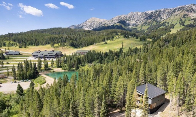 Bozeman Ski Chalet | Alpenglow Chalet @ Bridger Bowl and Crosscut