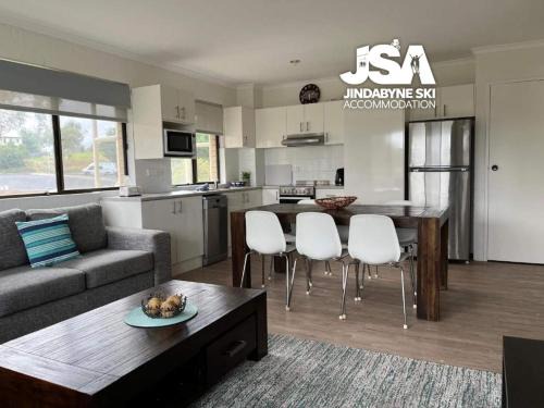Jindabyne Apartment | Alpine Mountain View 41