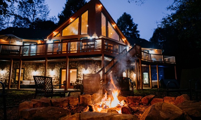 Sautee Nacoochee Cabin | Alpine River Escape - Secluded Chattahoochee Riverfront Luxury Log Cabin 5BR 4BA
