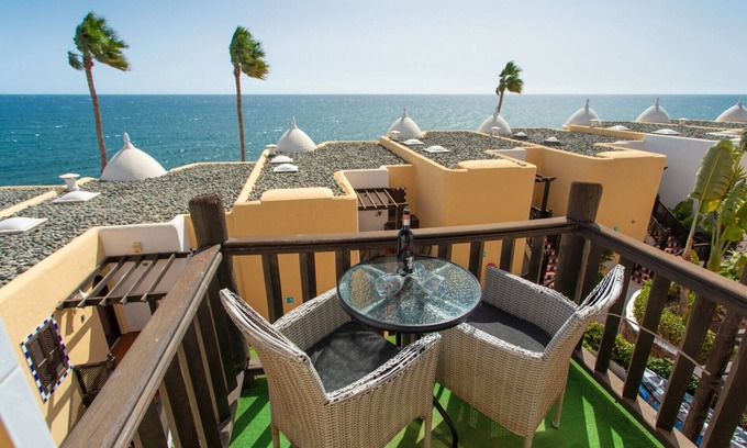 Playa del Aguila Ski Chalet | Altamar 53 balcony sea views By CanariasGetaway