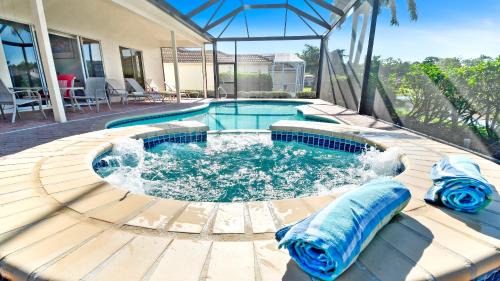 Crown Pointe Villa | Altaira - Top Location Lake View Pool Spa4 Bed